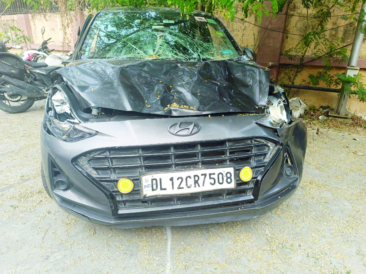 1 killed, 3 injured as drunk driver rams pedestrians in GK-1