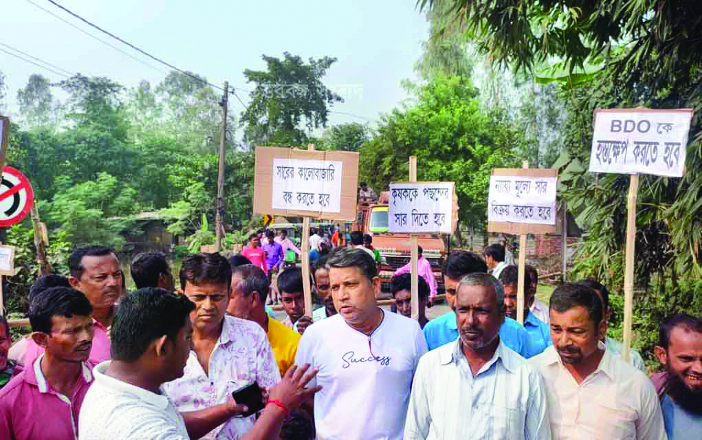 Farmers stage protest, block state highway Farmers stage protest, block state highway