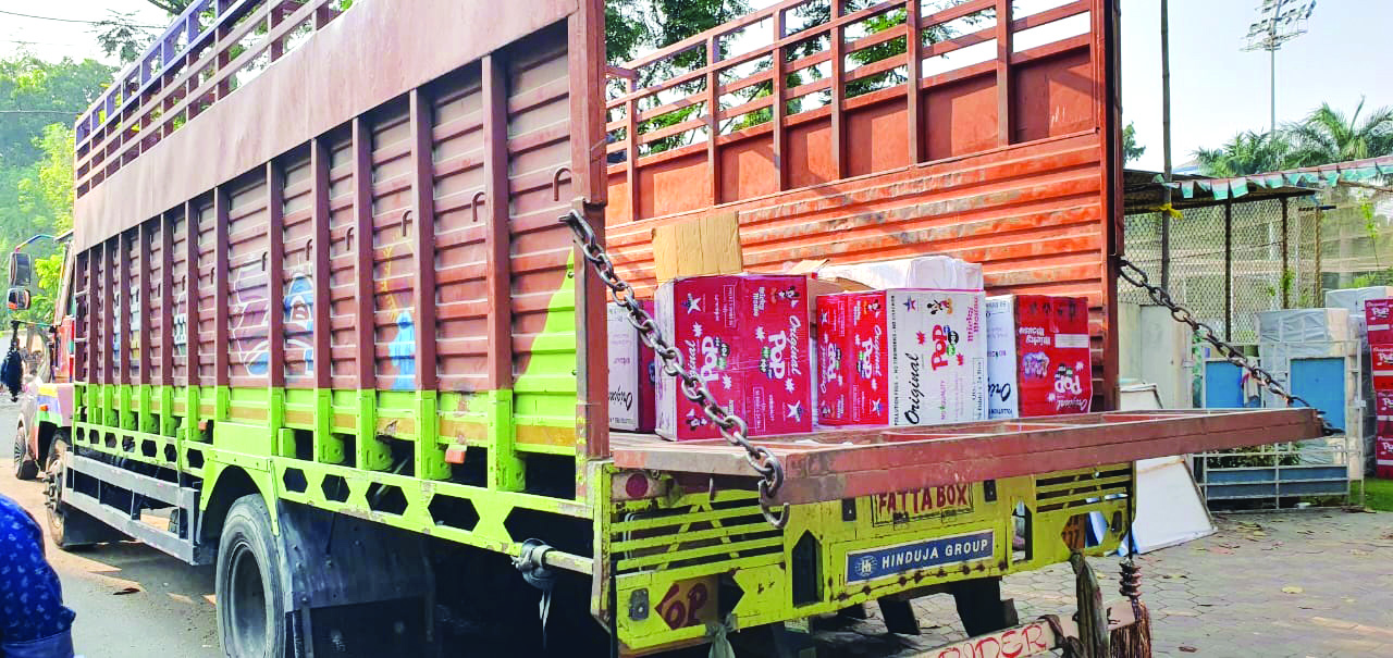 Cops in Bidhannagar and Kolkata seize tonnes of banned firecrackers Cops in Bidhannagar and Kolkata seize tonnes of banned firecrackers