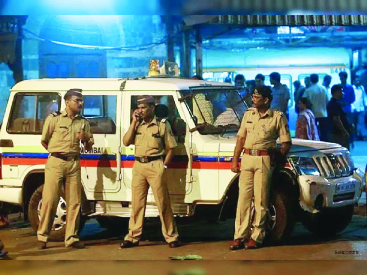 Mumbai Police has registered FIR against 32 people for fraud of Rs 15K cr Mumbai Police has registered FIR against 32 people for fraud of Rs 15K cr