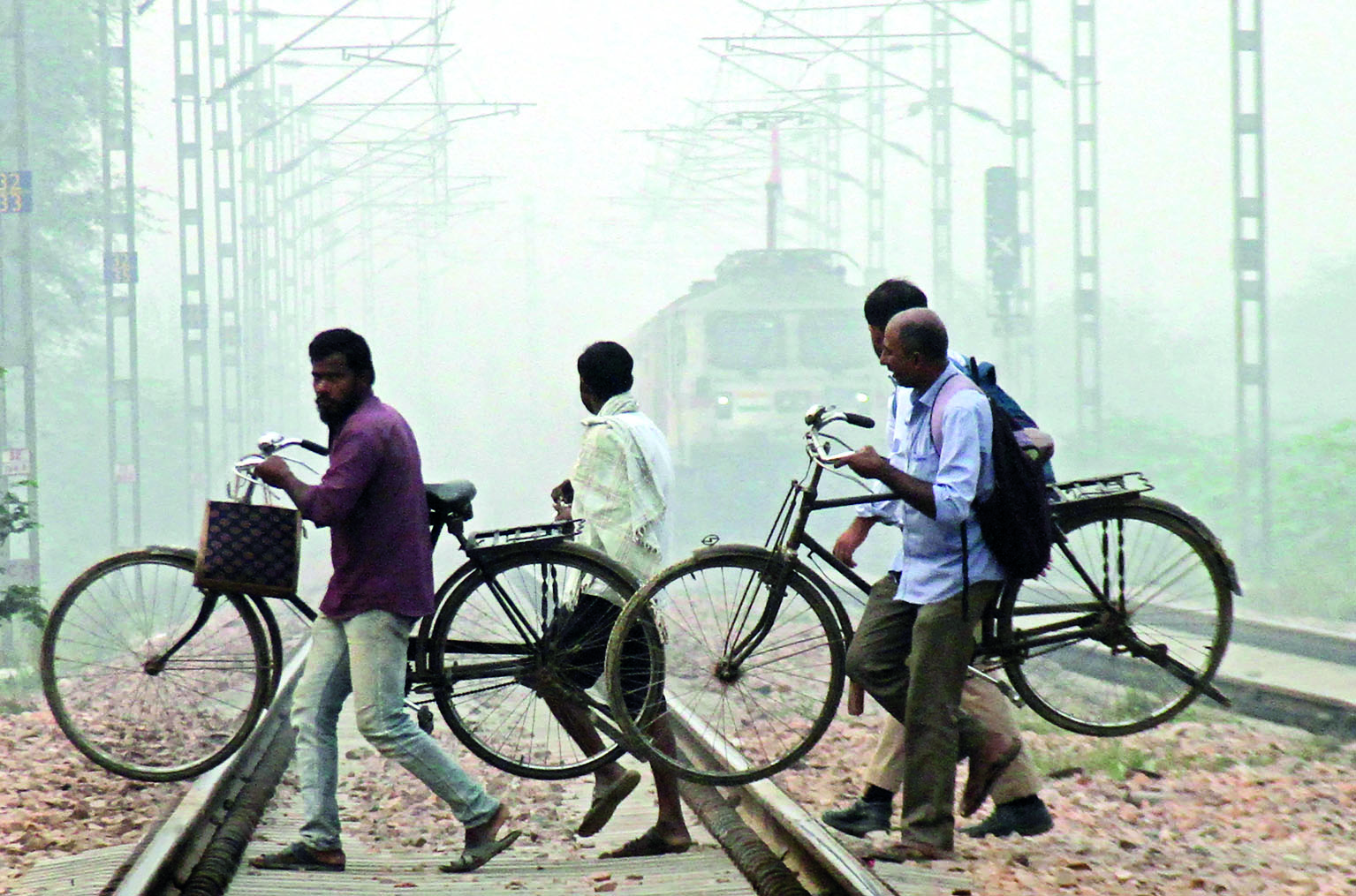 Centre asks Delhi, four states to ramp up healthcare prep to deal with patient rush Centre asks Delhi, four states to ramp up healthcare prep to deal with patient rush