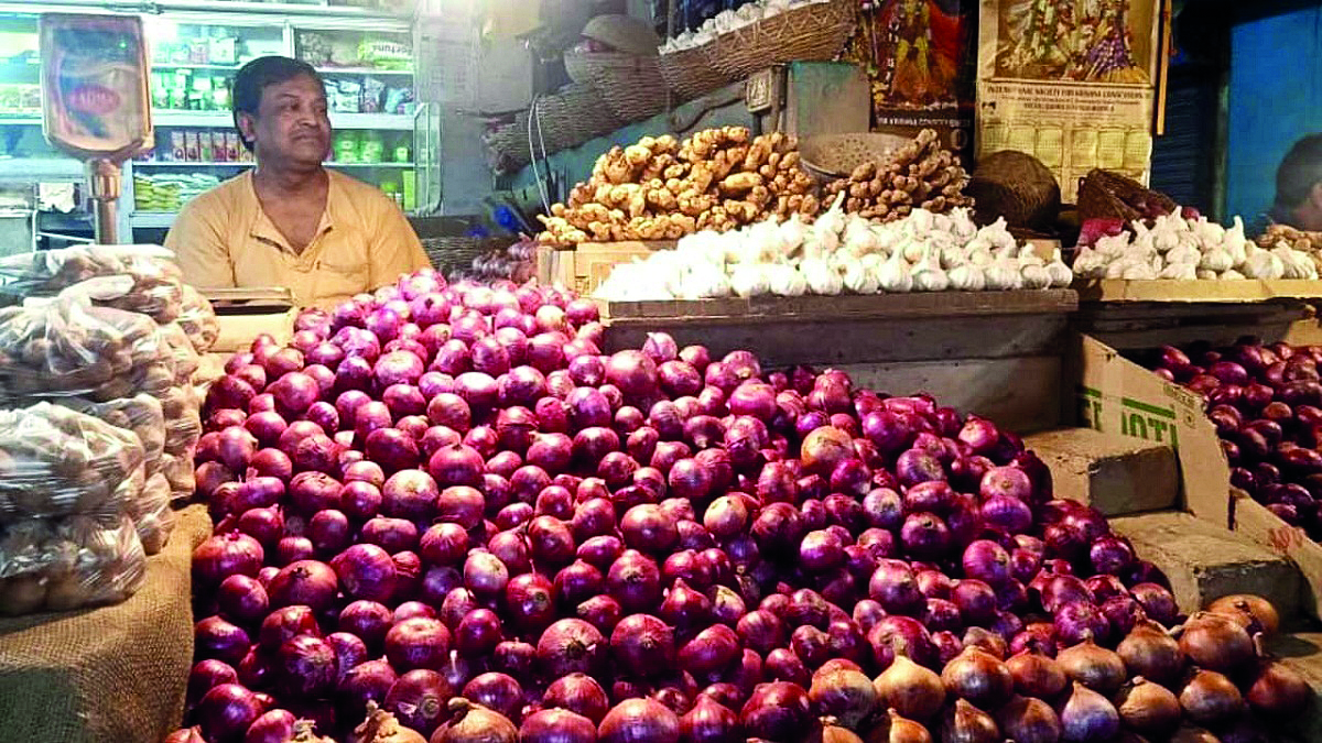 Onion prices: All-India average rate at `59.09/kg in retail market Onion prices: All-India average rate at `59.09/kg in retail market