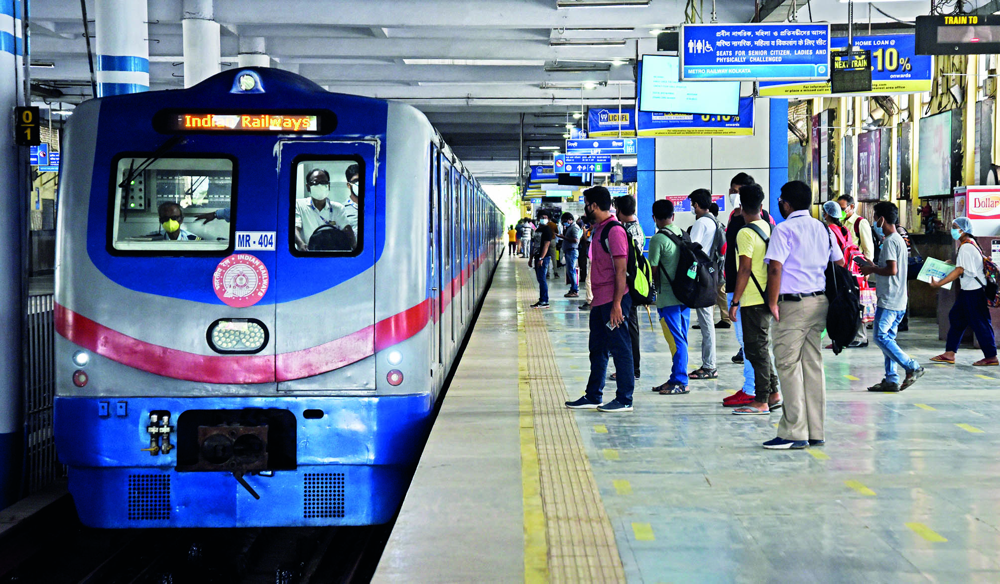 Metro issues about 1095 new student smart cards between April & Oct Metro issues about 1095 new student smart cards between April & Oct