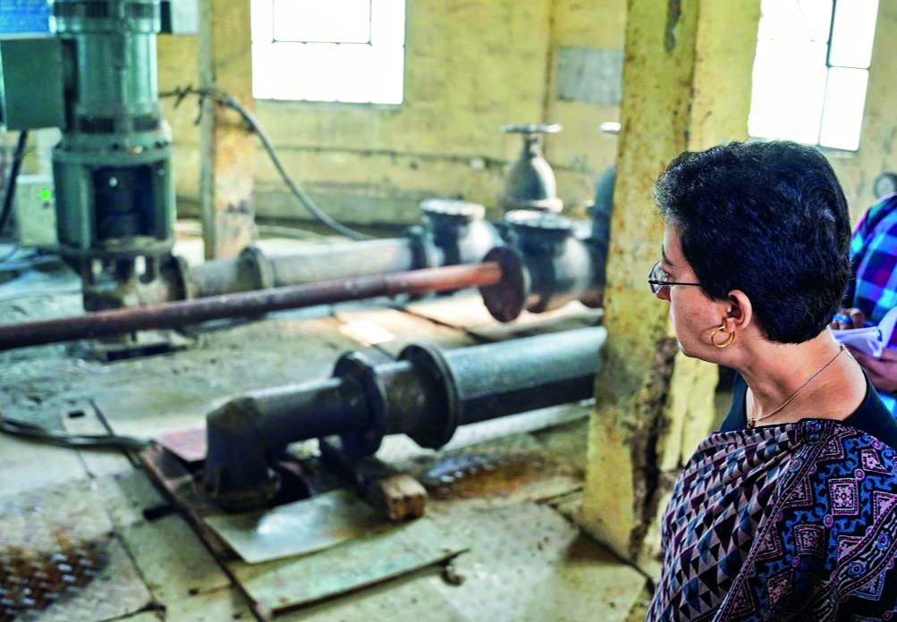Min Atishi inspects underground water reservoir and floodplain project in Palla