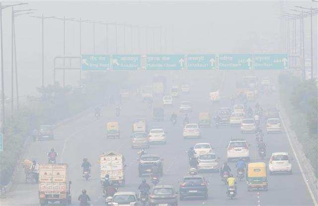 Delhis air quality inches closer to severe category Delhis air quality inches closer to severe category