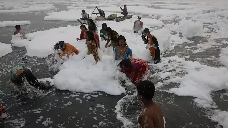 Chhath Puja: Toxic foam on Yamuna will be cleared in one or two days, claims Delhi Minister Atishi Chhath Puja: Toxic foam on Yamuna will be cleared in one or two days, claims Delhi Minister Atishi