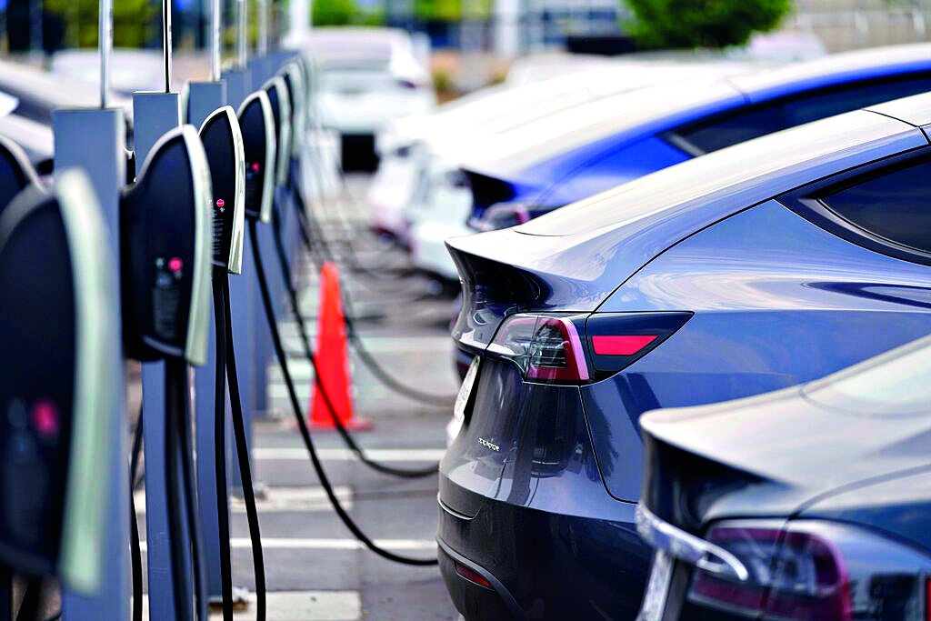 UK seeks duty concessions on EVs in FTA with India