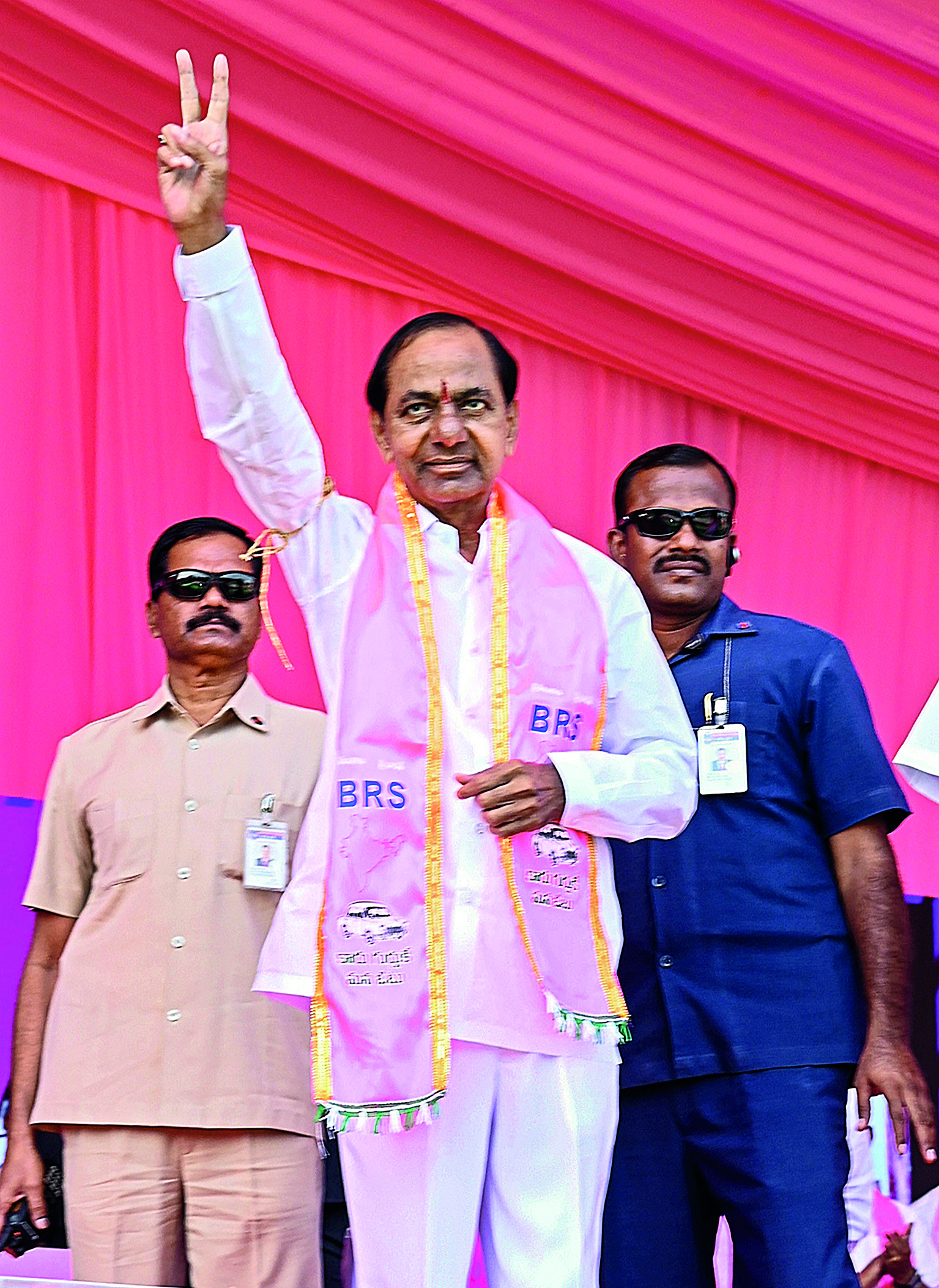 BJP knows nothing except communal fanaticism, don’t vote for it: CM KCR