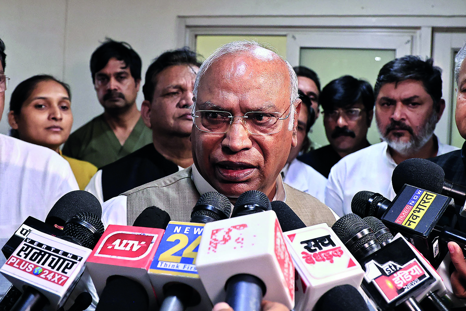 Congress will retain govt in Rajasthan, says Kharge Congress will retain govt in Rajasthan, says Kharge