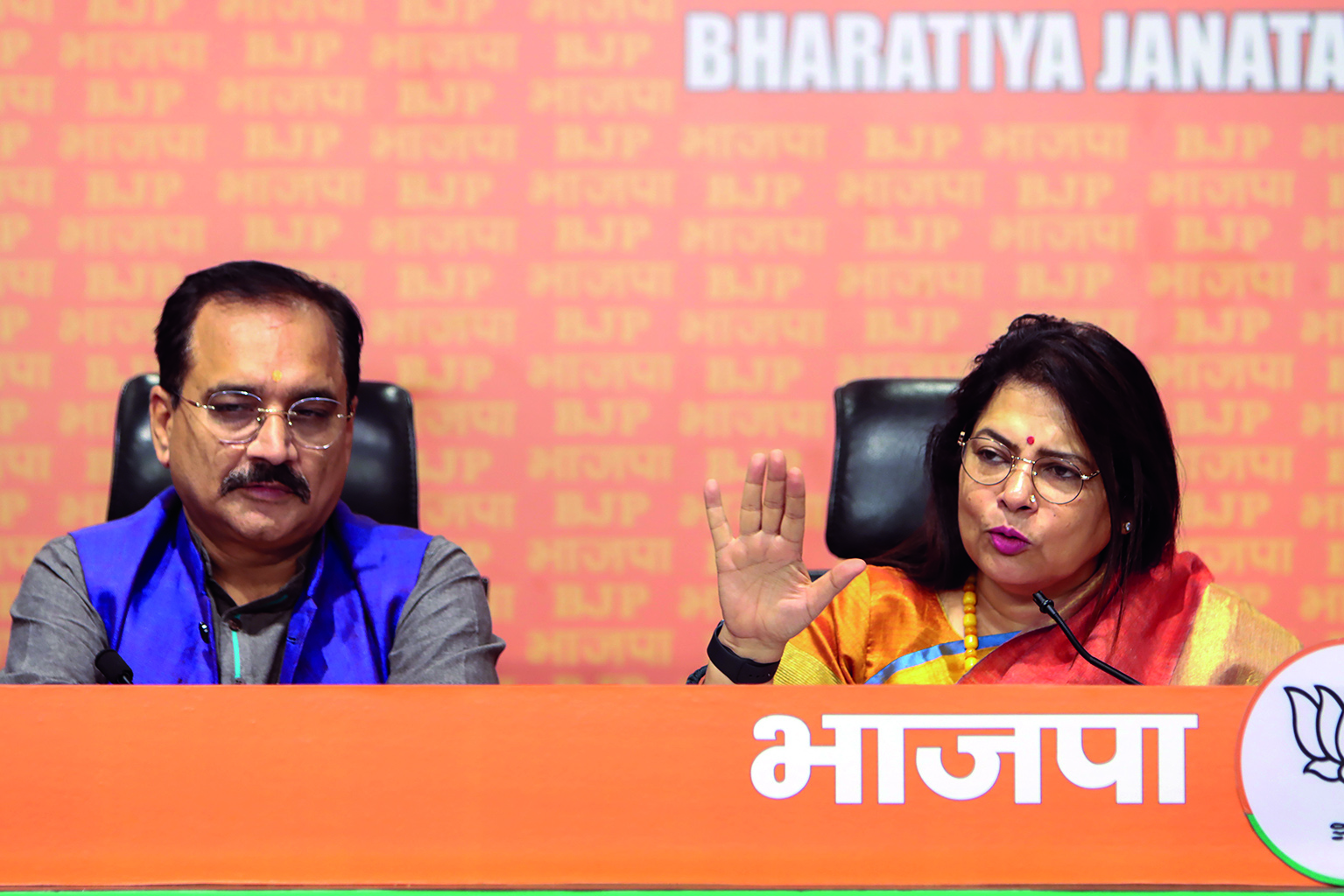 Meenakshi Lekhi alleges scam of Rs 3,237 crore in Delhi Jal Board, AAP hits back Meenakshi Lekhi alleges scam of Rs 3,237 crore in Delhi Jal Board, AAP hits back