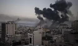 Patients and staff leave Gazas biggest hospital, and dozens are killed at a crowded refugee camp