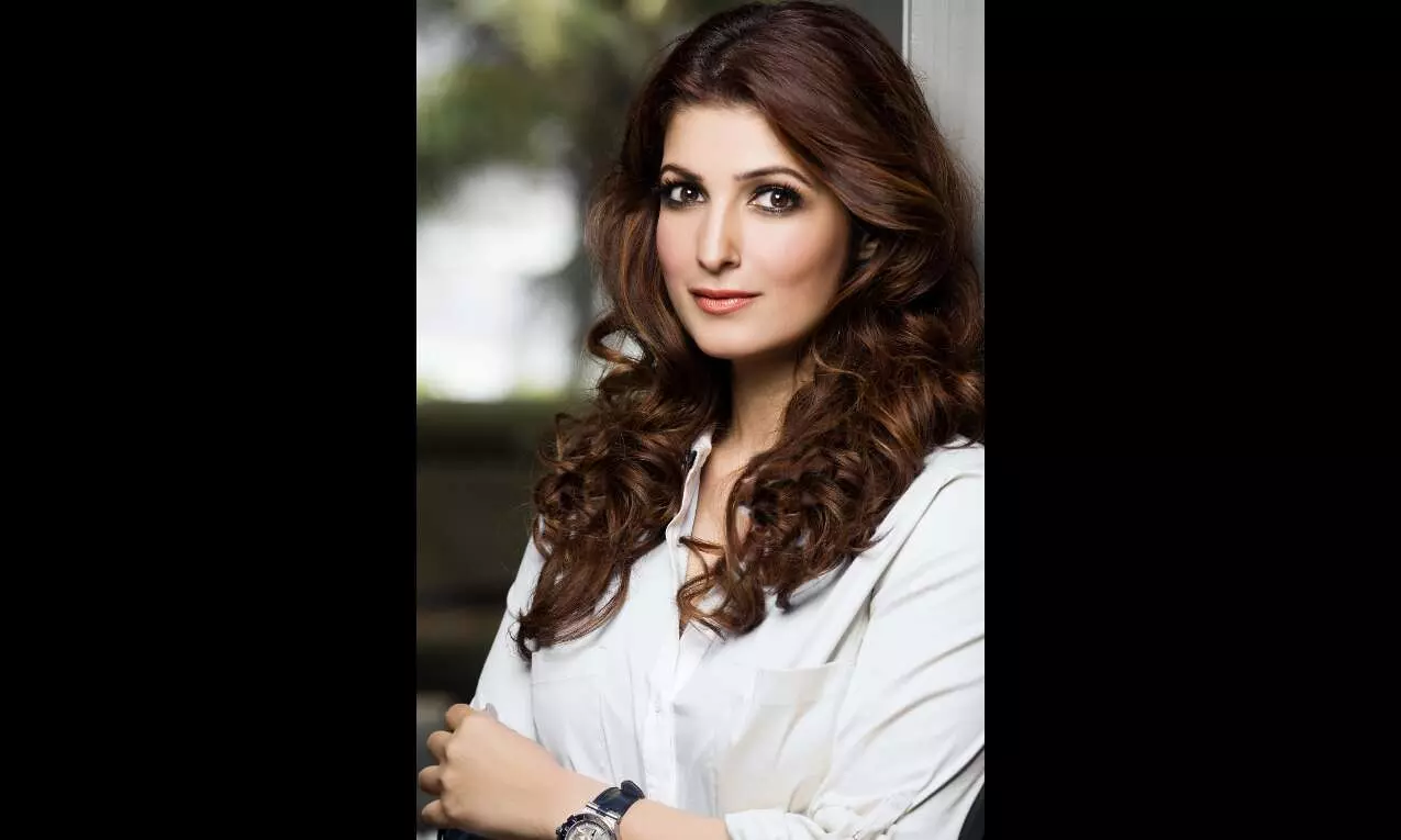 Twinkle Khanna is all about admiring Deepika Padukone! Twinkle Khanna is all about admiring Deepika Padukone!