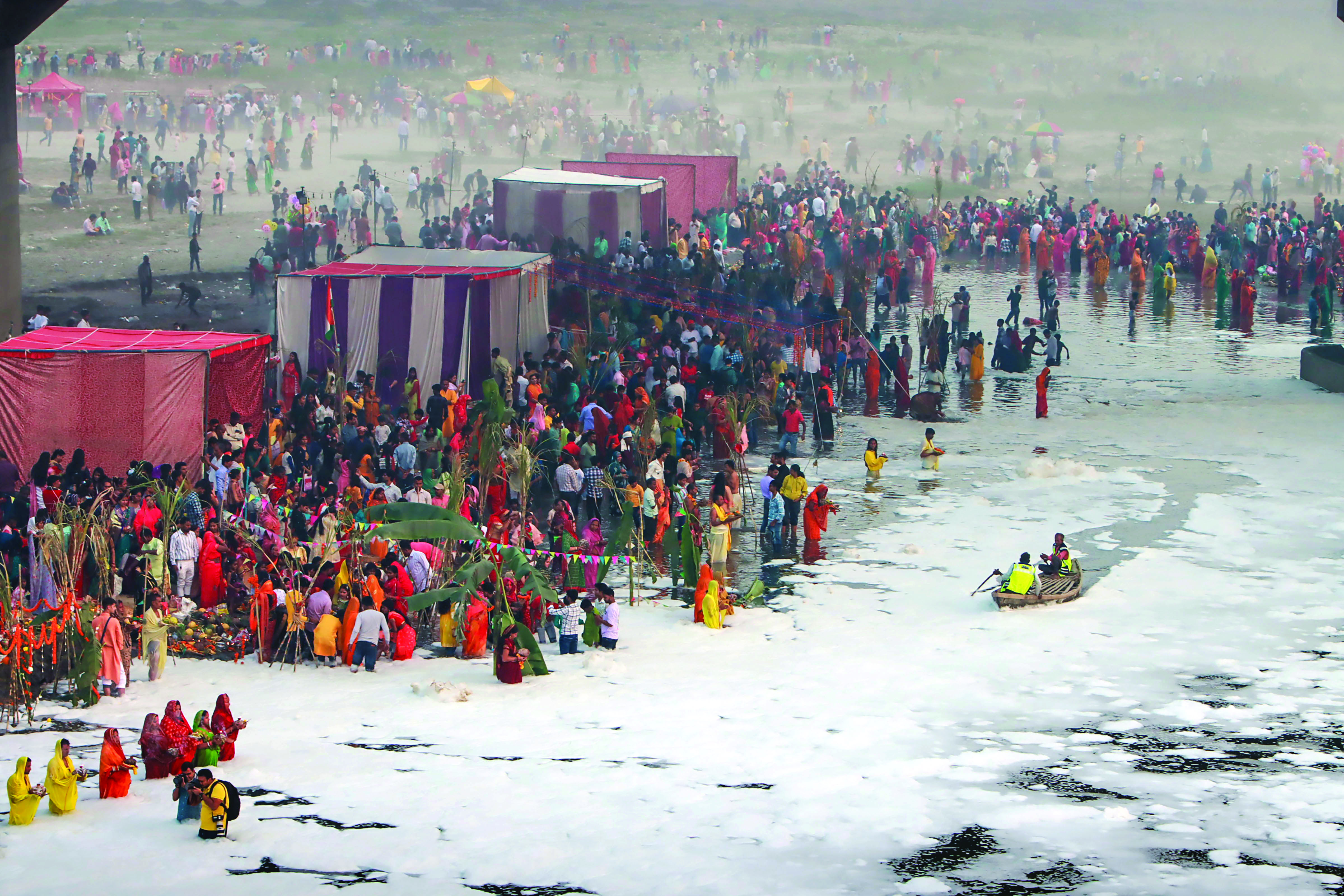 ‘Devotees again forced to offer Chhath prayers amid filth on riverbanks’ ‘Devotees again forced to offer Chhath prayers amid filth on riverbanks’