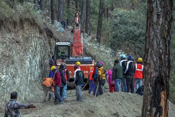 Be sensitive in reportage, avoid sensationalising tunnel rescue operations: Govt tells TV channels