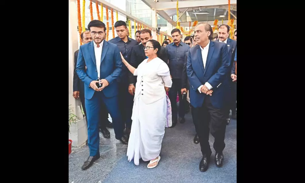 Ganguly urges bizmen to invest in Bengal, says CM an SMS away Ganguly urges bizmen to invest in Bengal, says CM an SMS away