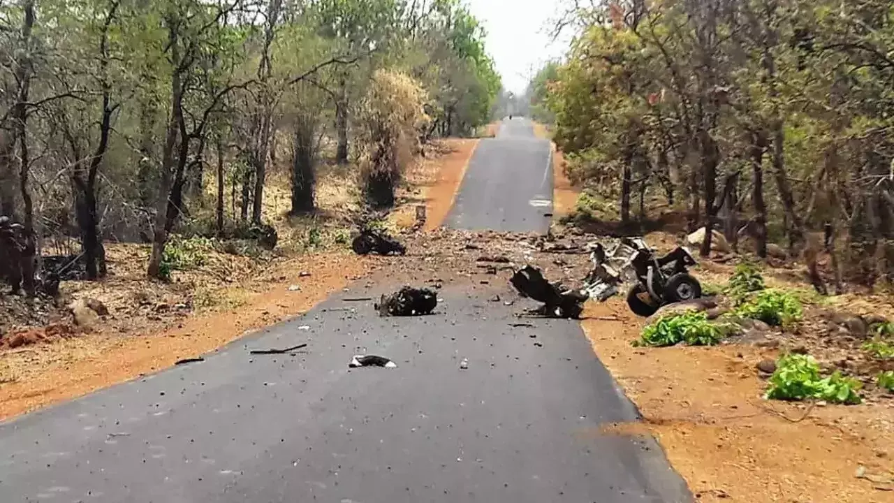 2 labourers killed, 1 injured in IED blast at iron ore mine in Naxal-hit Narayanpur, Chhattisgarh 2 labourers killed, 1 injured in IED blast at iron ore mine in Naxal-hit Narayanpur, Chhattisgarh