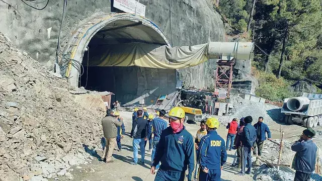Uttarkashi tunnel collapse: Another hurdle halts rescue work, drilling stopped for now