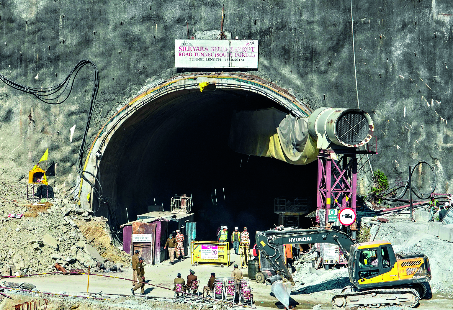 Man stuck in Uttarakhand tunnel speaks to family Man stuck in Uttarakhand tunnel speaks to family