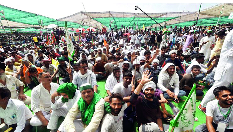 SKM protest: Farm leaders to give memorandum to Punjab Guv today SKM protest: Farm leaders to give memorandum to Punjab Guv today