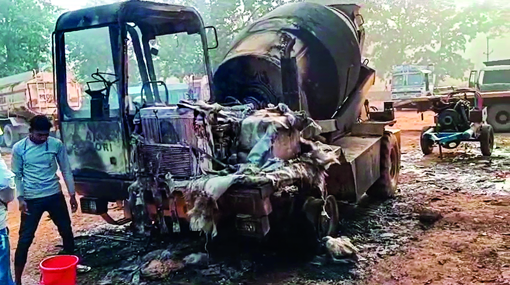 Chhattisgarh: Naxalites torch 14 vehicles, machines engaged in construction works Chhattisgarh: Naxalites torch 14 vehicles, machines engaged in construction works