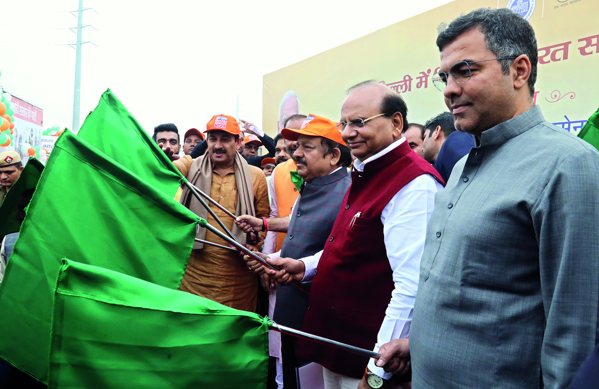L-G Saxena flags off Viksit Bharat Sankalp Yatra in Delhi L-G Saxena flags off Viksit Bharat Sankalp Yatra in Delhi