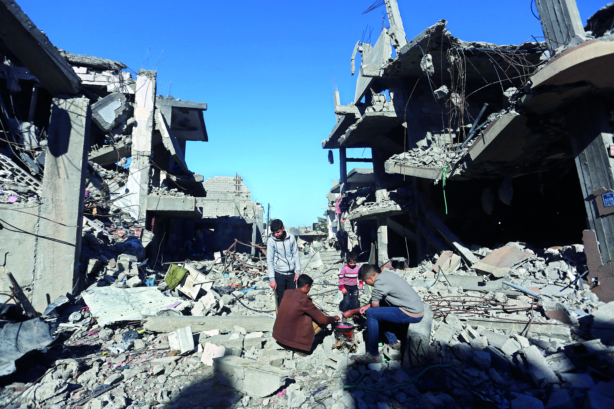 Mediators try to extend Gaza truce which could expire within a day