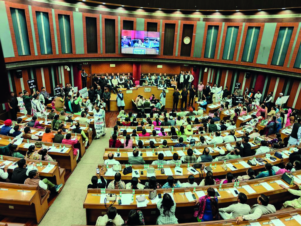 Uproar during MCD session as BJP, Cong councillors protest Uproar during MCD session as BJP, Cong councillors protest