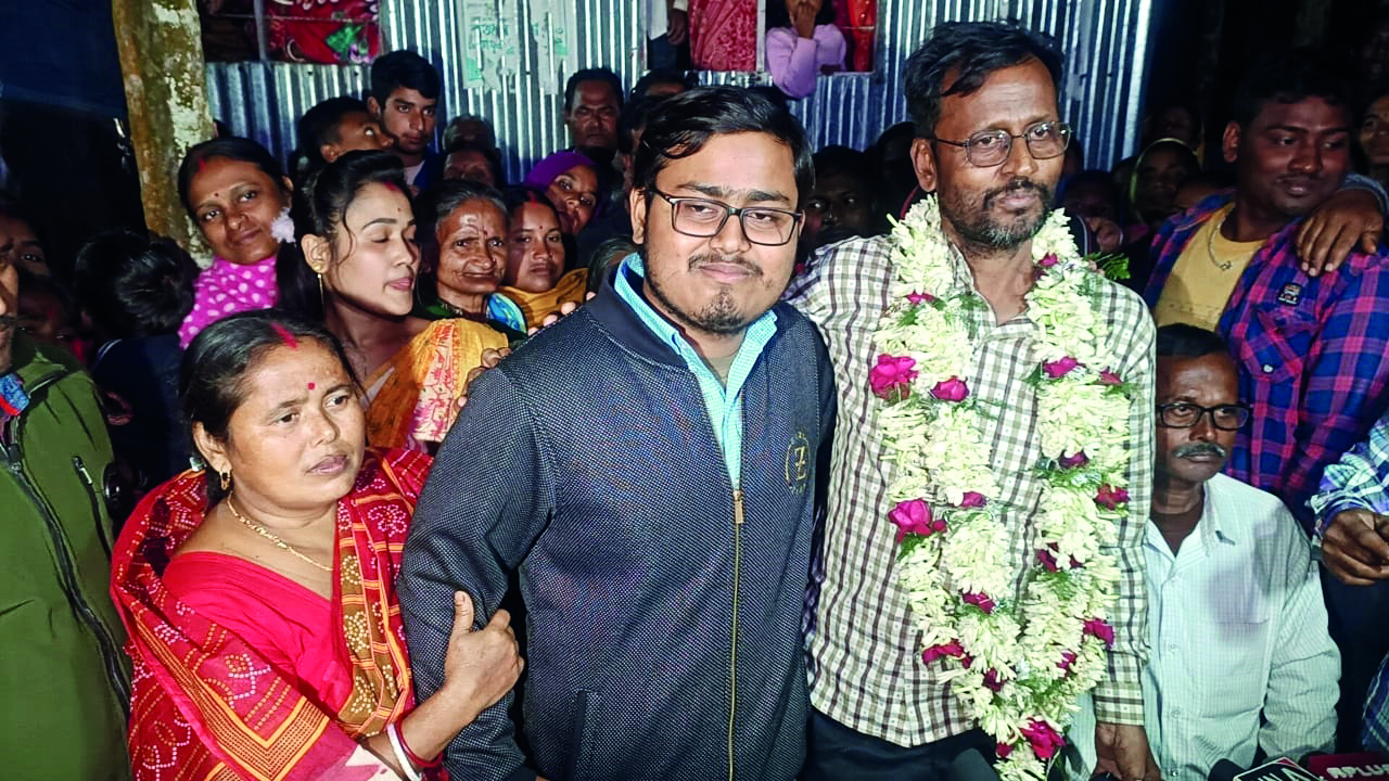 Cooch Behar turns festive as Manik Talukdar returns home