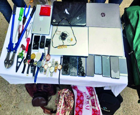 Burglar nabbed with stolen goods worth Rs 13 lakh Burglar nabbed with stolen goods worth Rs 13 lakh