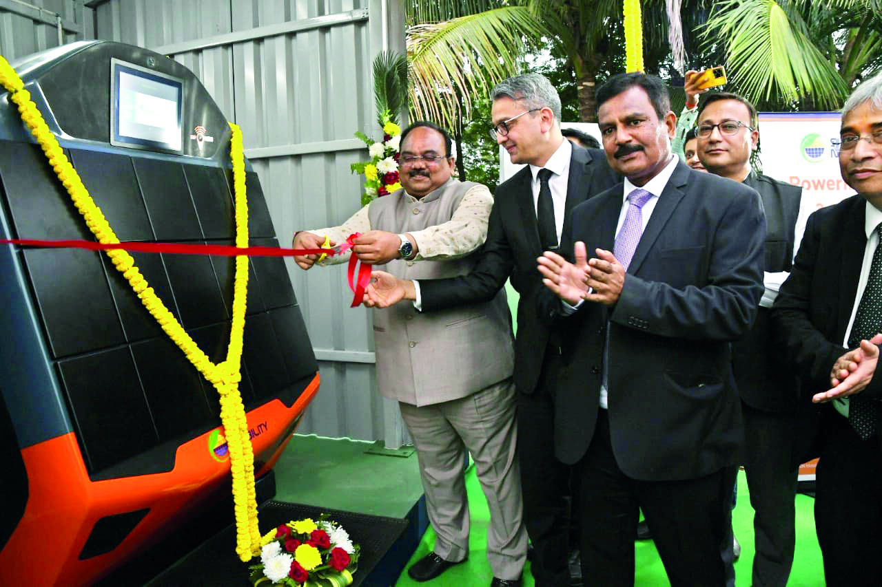 Indian Oil & SUN Mobility launch battery swapping station in city Indian Oil & SUN Mobility launch battery swapping station in city
