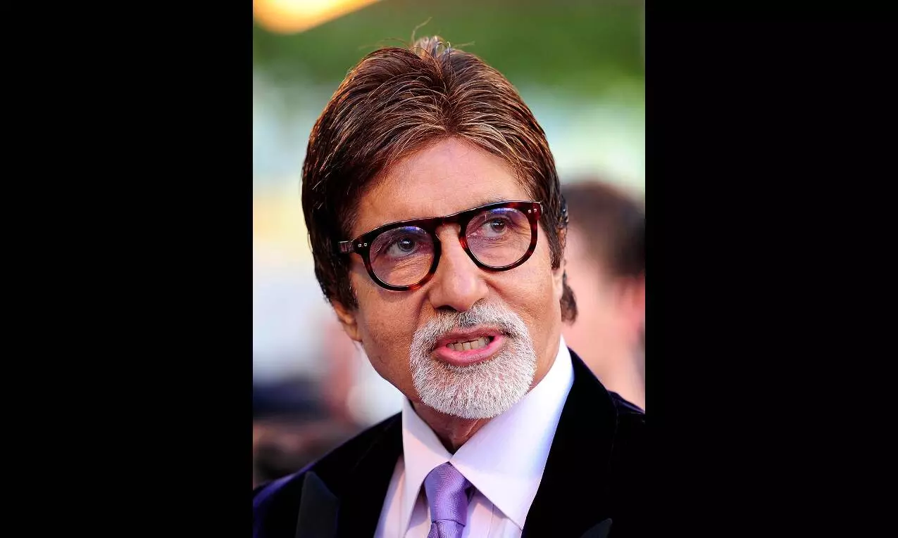 Amitabh Bachchan showers blessings on Agastya ahead of The Archies release