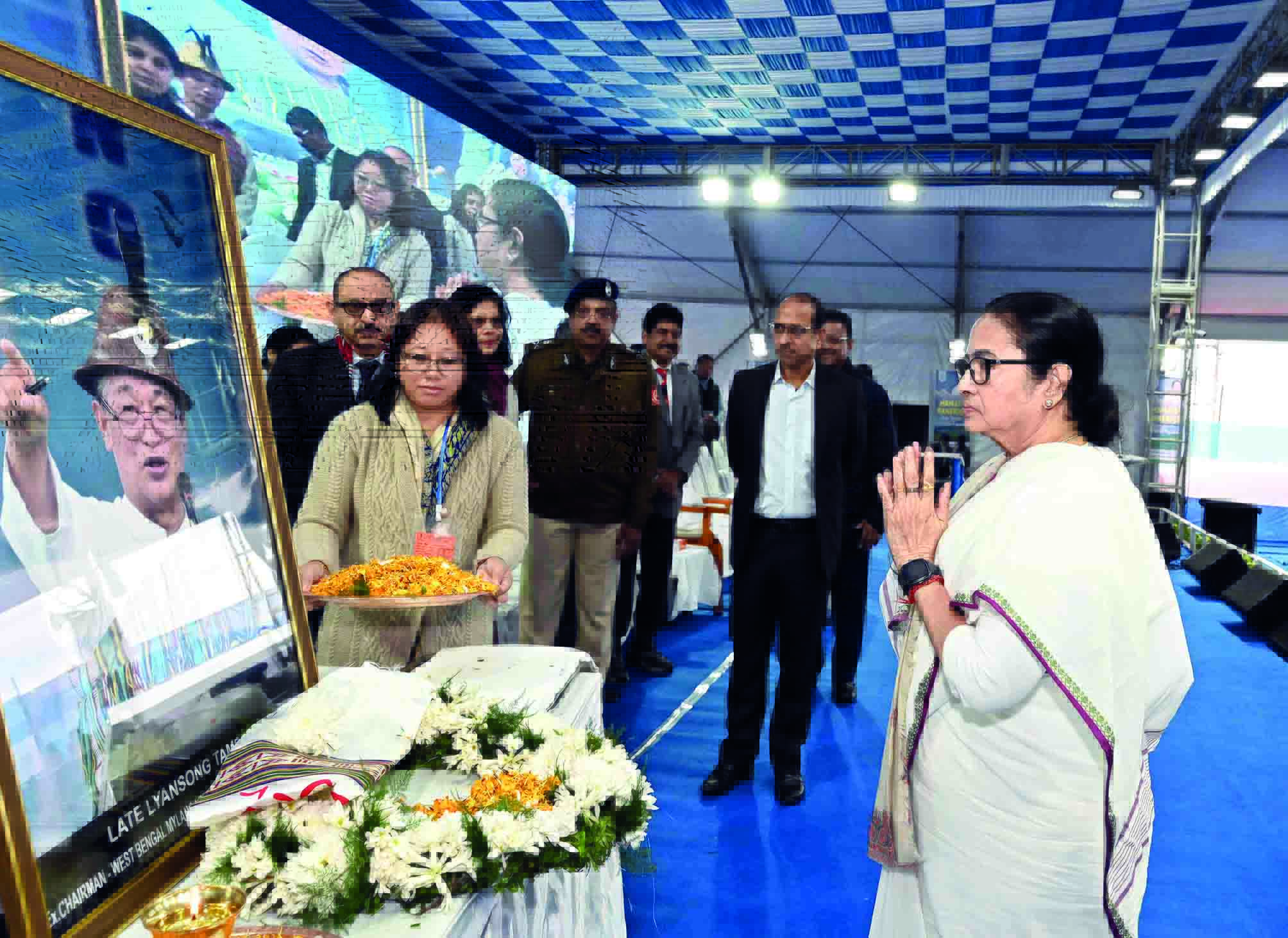 Mamata opens & lays foundation stones of projects worth Rs 271 crore