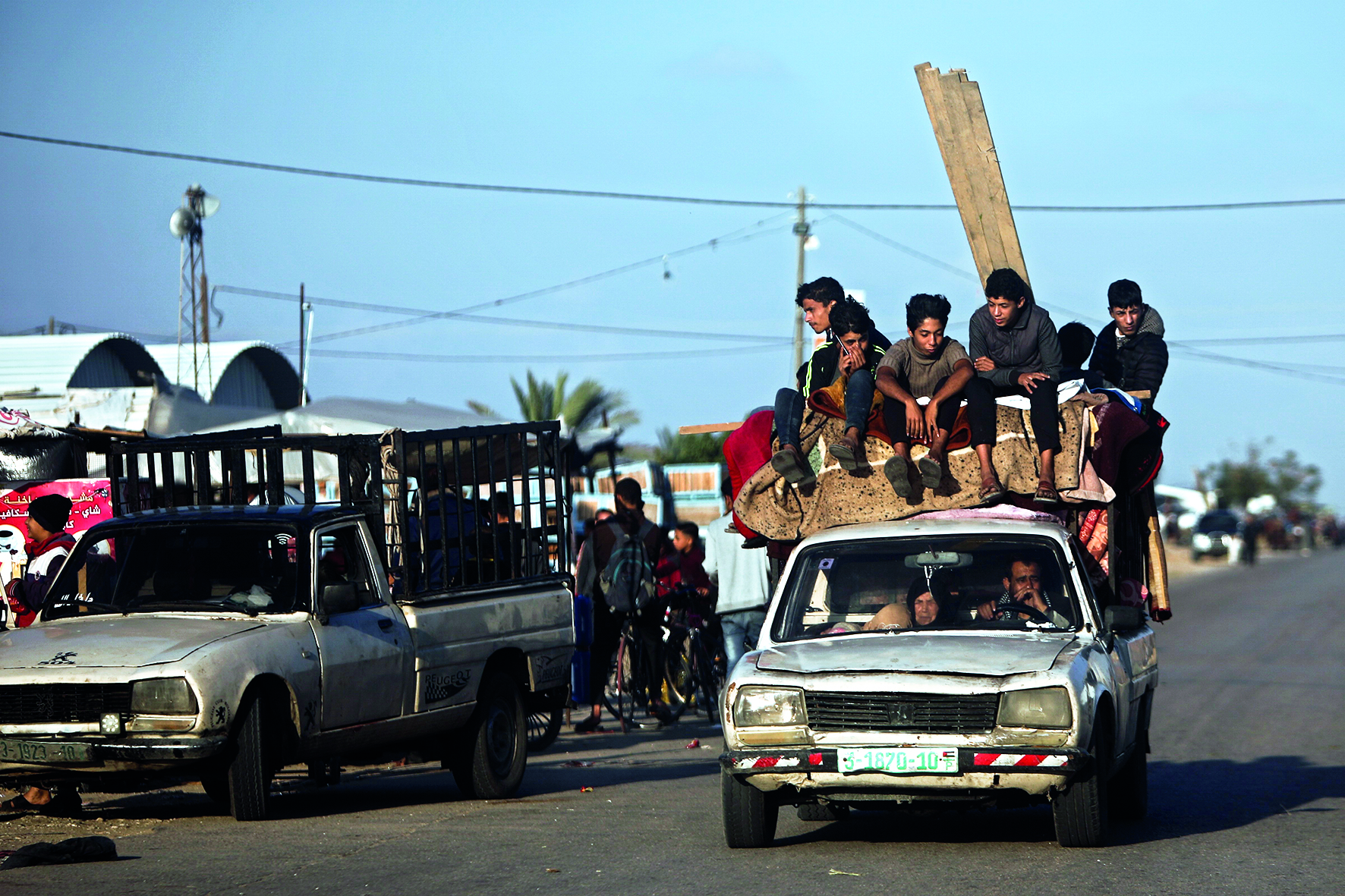 Palestinians crowd into shrinking areas in Gaza as war enters 3rd month Palestinians crowd into shrinking areas in Gaza as war enters 3rd month