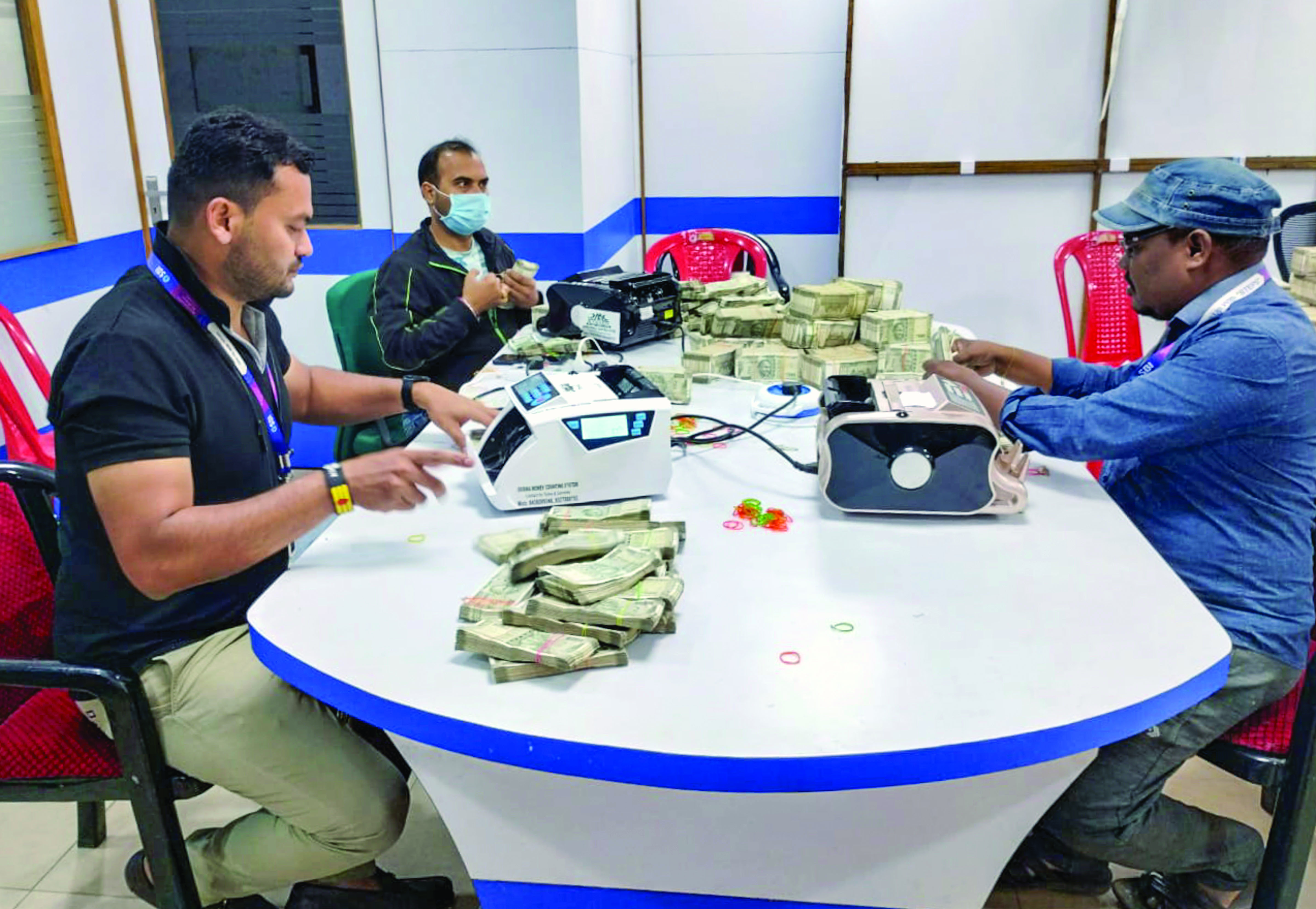 Rs 351 cr cash haul in I-T raids against business group linked to Congress MP Rs 351 cr cash haul in I-T raids against business group linked to Congress MP