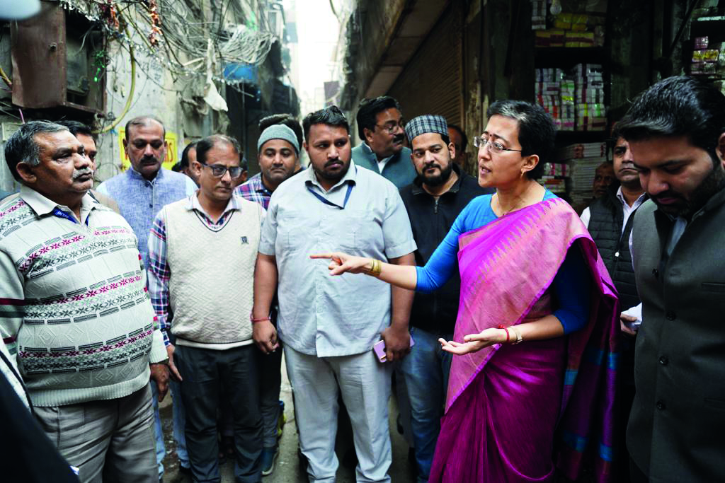 Min Atishi warns DJB officials of action over sewerage complaints Min Atishi warns DJB officials of action over sewerage complaints