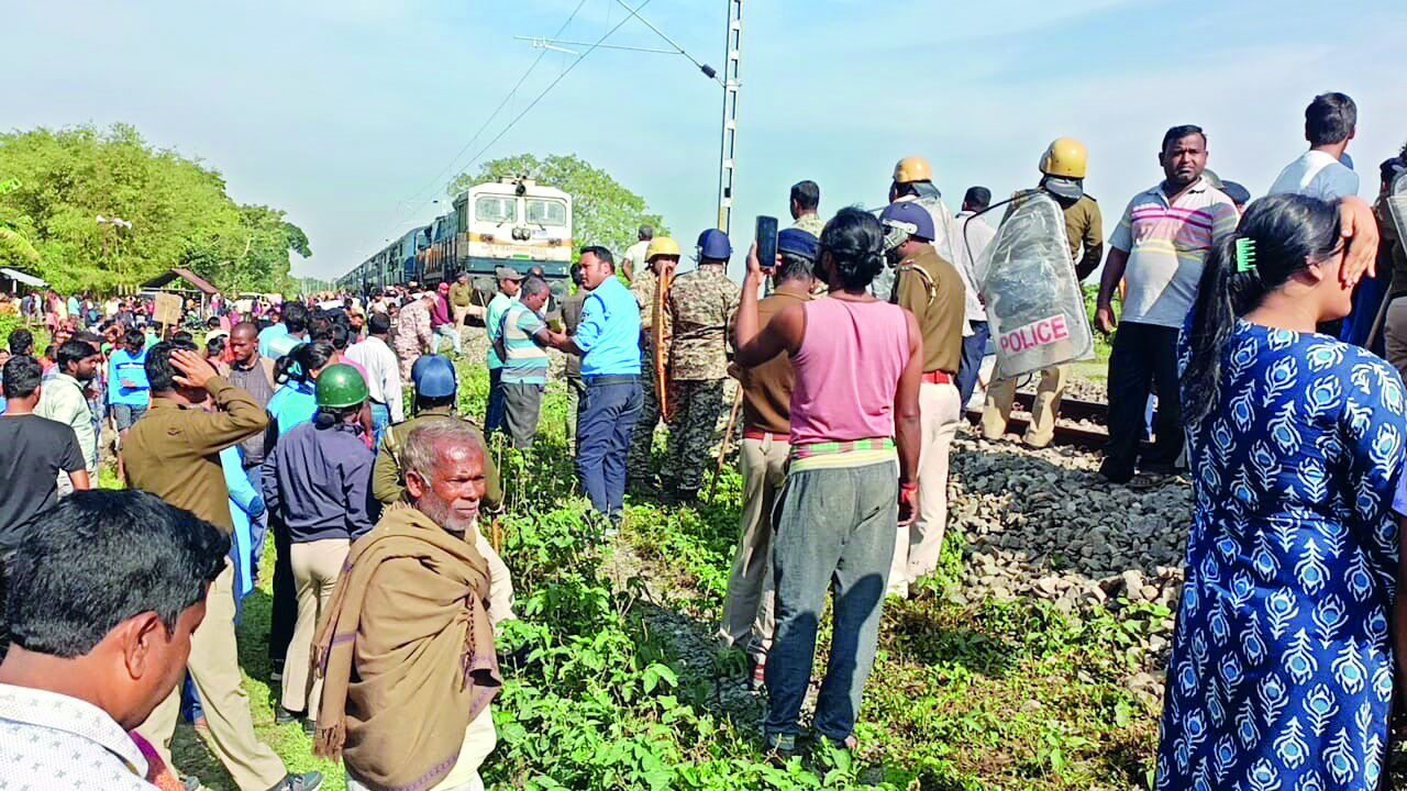 Protesters launch Railway blockade
