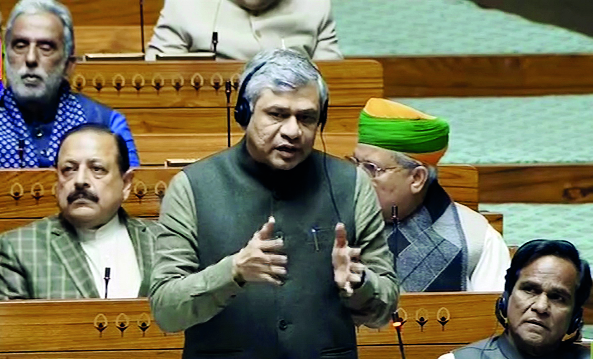 Railways plan to have safety fencing along tracks: Minister Railways plan to have safety fencing along tracks: Minister