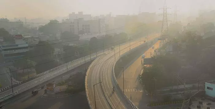 Delhi: Air quality continues to be very poor