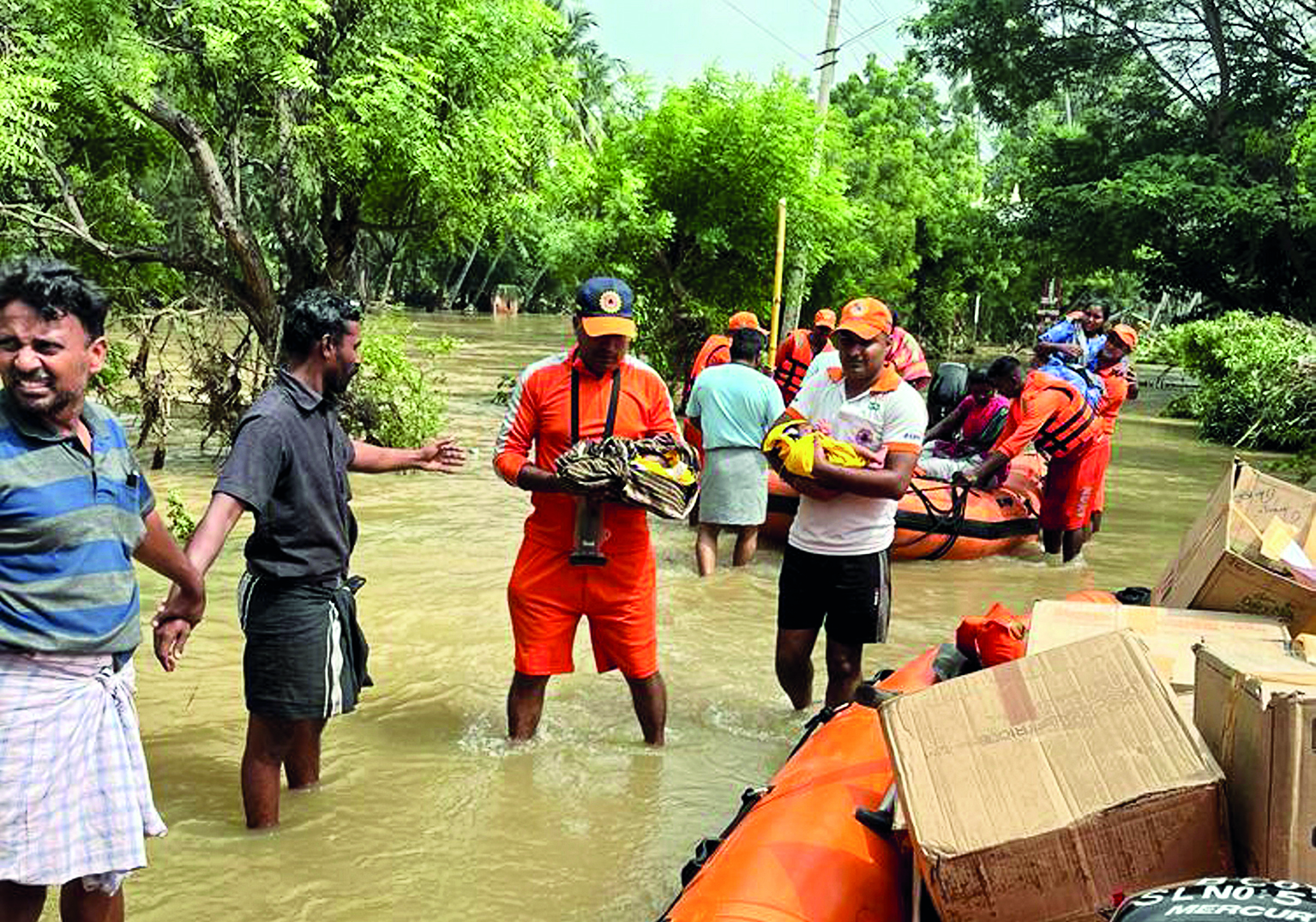 Central team assesses flood damages in TN’s Tirunelveli district, Stalin distributes relief Central team assesses flood damages in TN’s Tirunelveli district, Stalin distributes relief