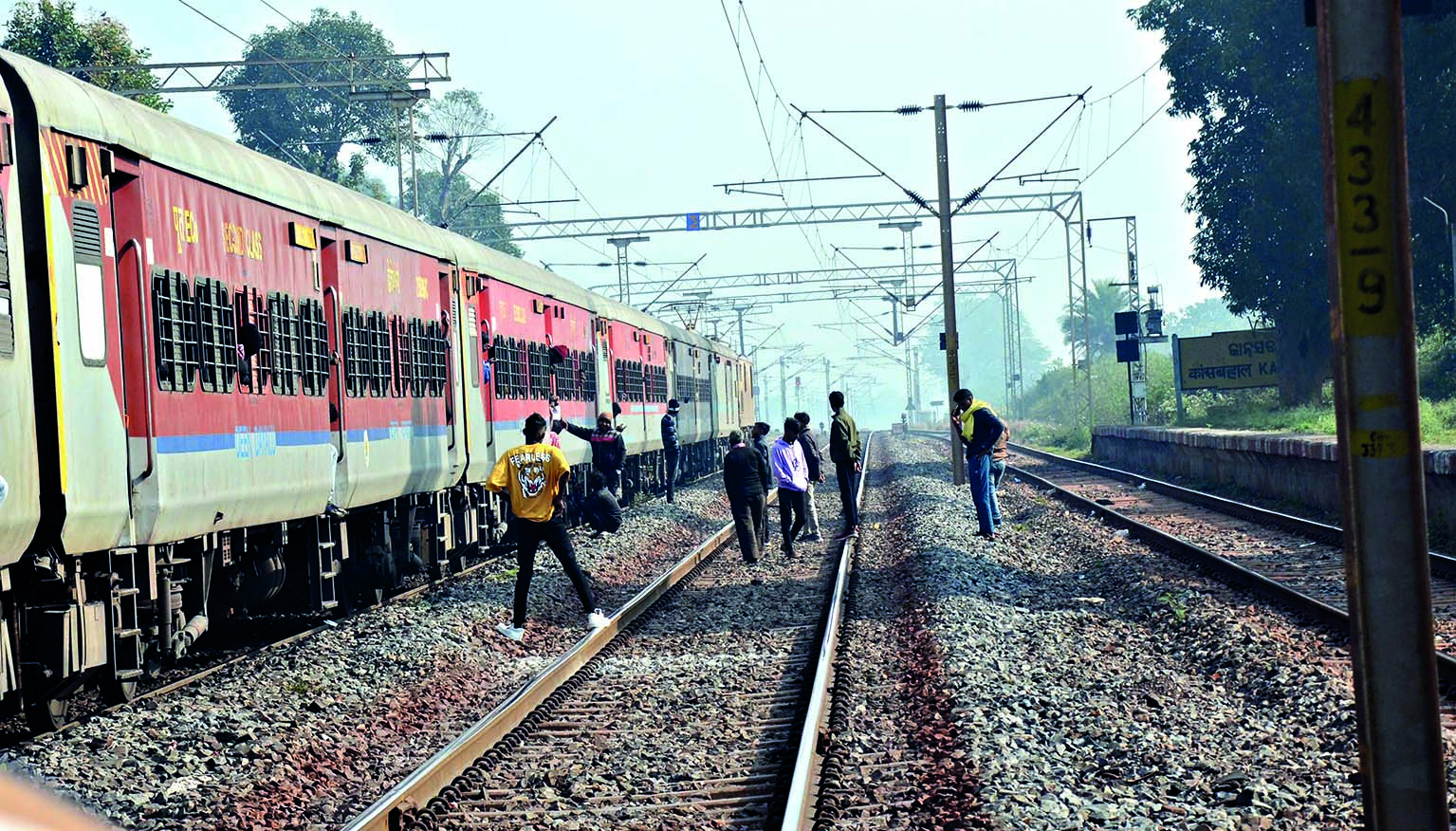 Maoists blow up railway tracks in Jharkhand, 13 trains cancelled