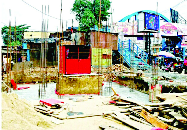 Balurghat: Administration stops   illegal construction of temple
