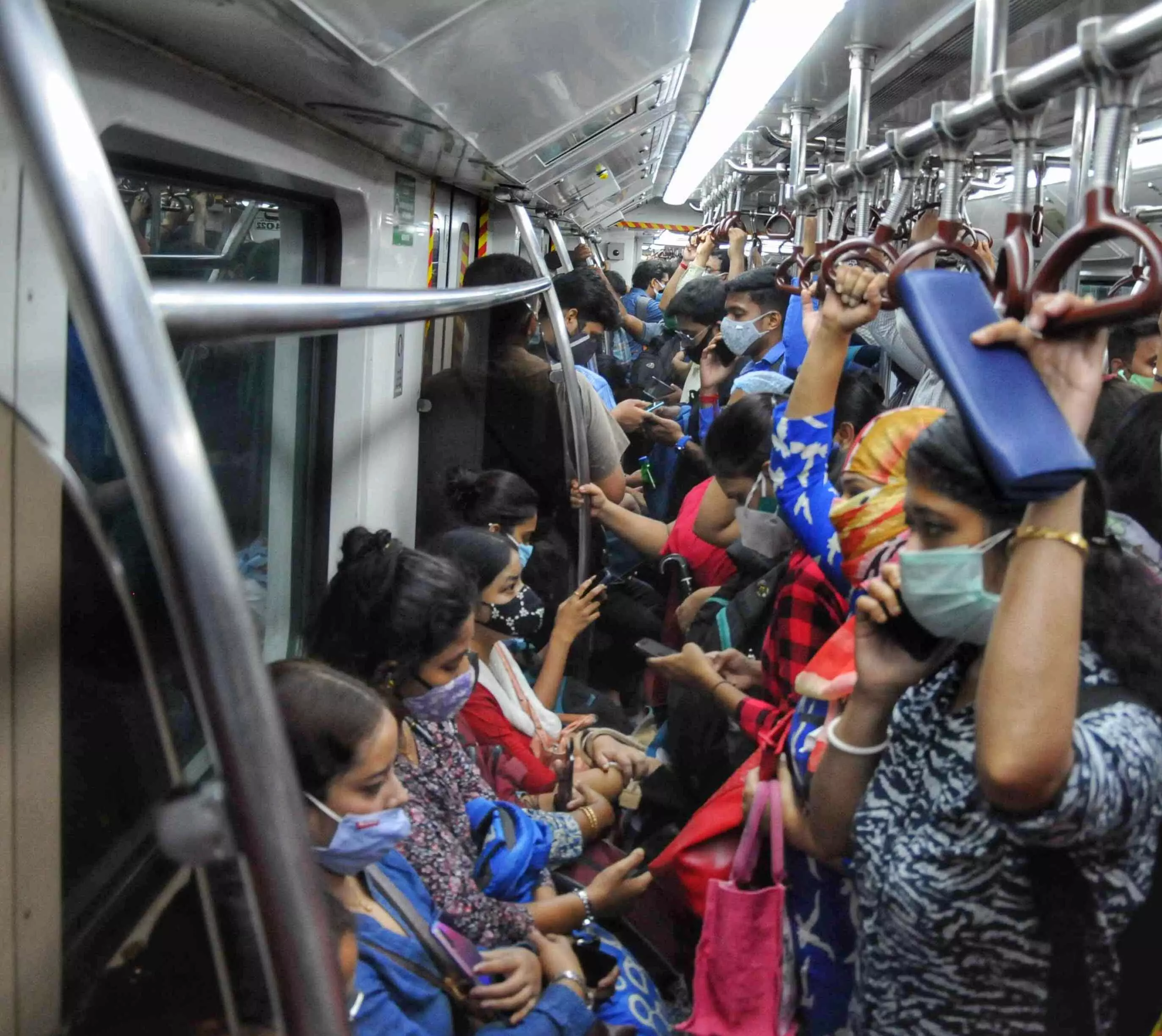 Metro registers footfall of over 2.98L Metro registers footfall of over 2.98L