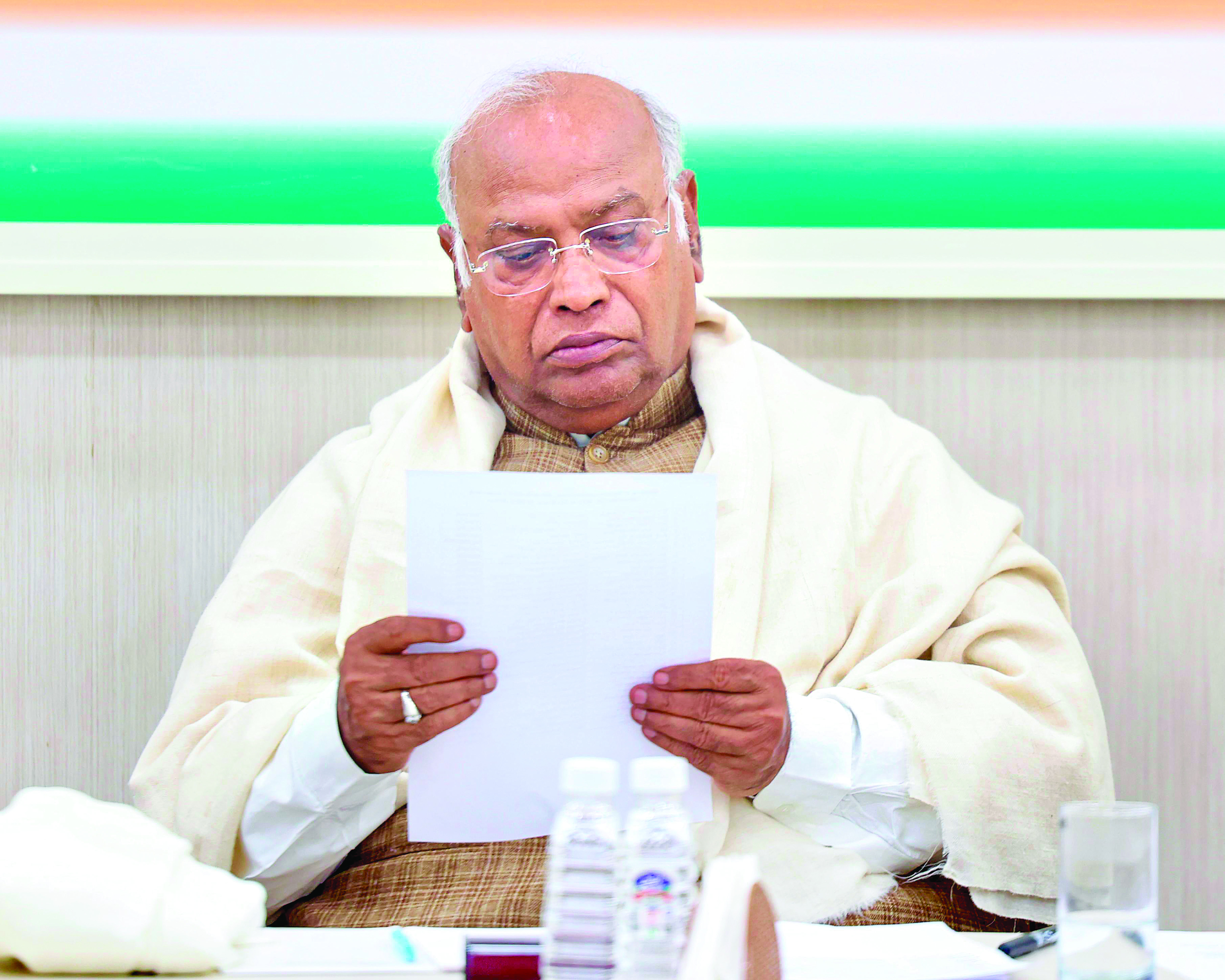 PM selfie booths at railway stations brazen waste of taxpayers’ money: Cong chief Kharge PM selfie booths at railway stations brazen waste of taxpayers’ money: Cong chief Kharge
