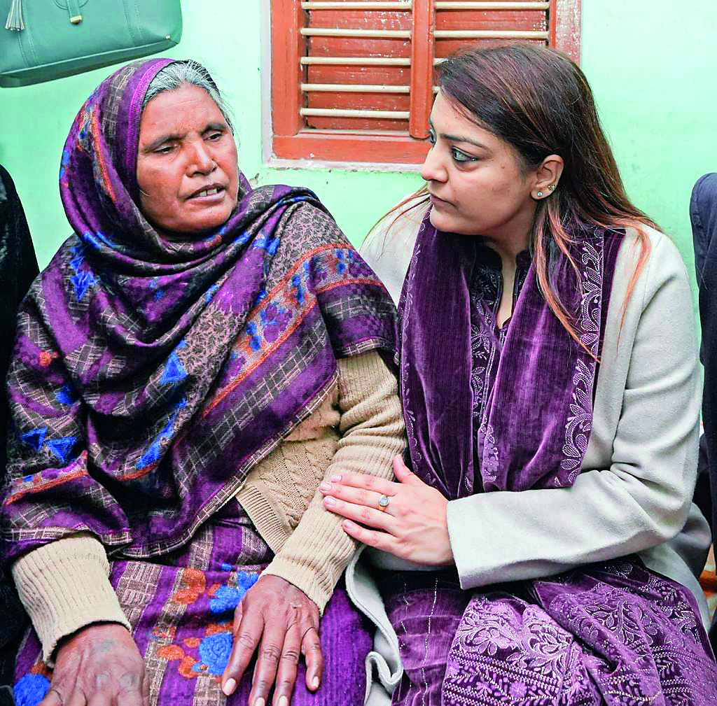 Mayor visits Sonipat to offer assistance to family of late MCD employee Mayor visits Sonipat to offer assistance to family of late MCD employee