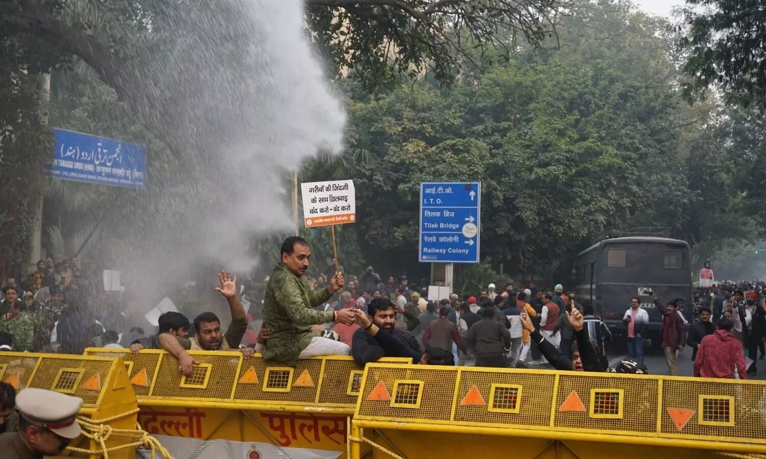 Delhi BJP protests near AAP headquarters