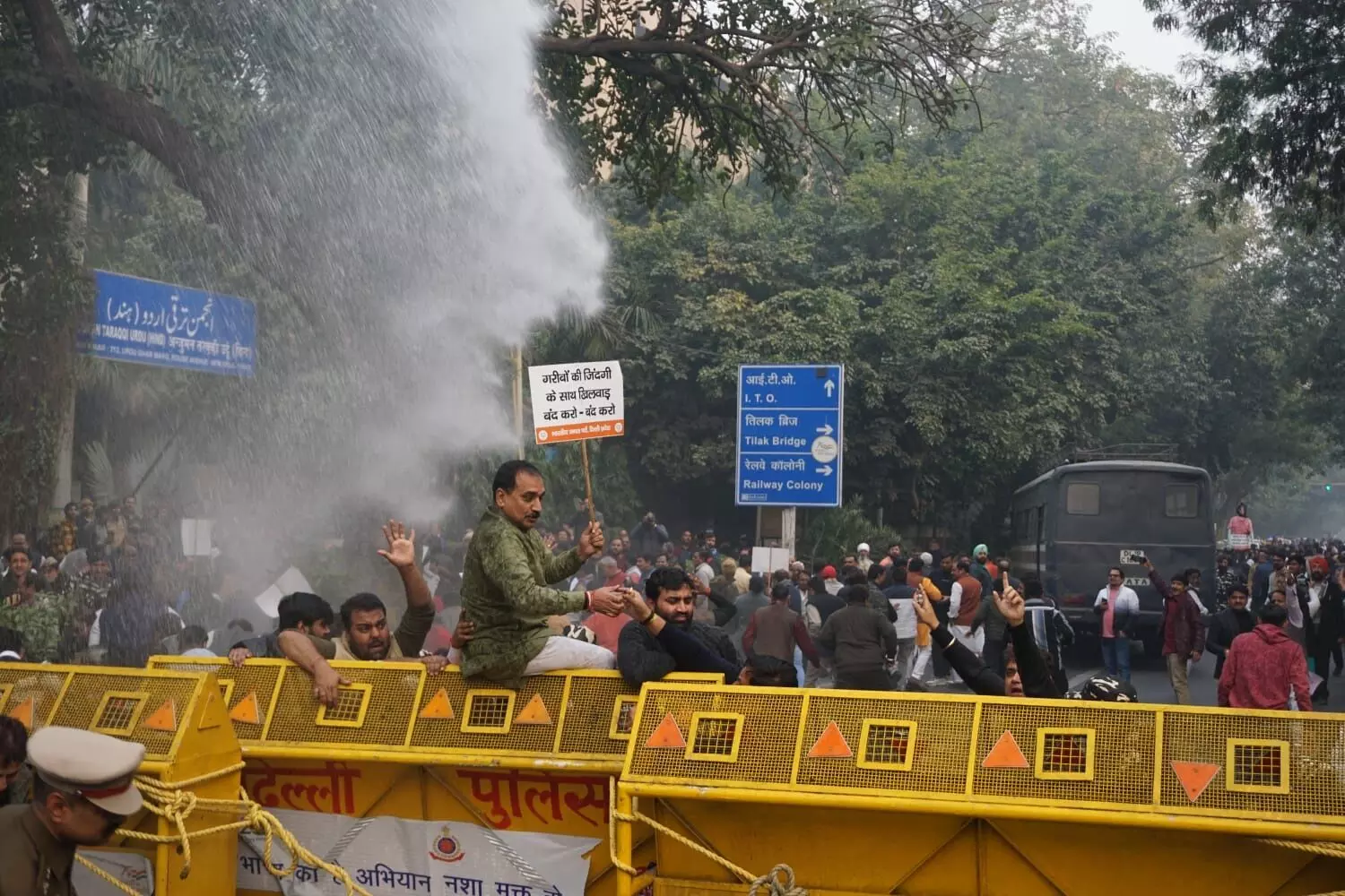 Delhi BJP protests near AAP headquarters