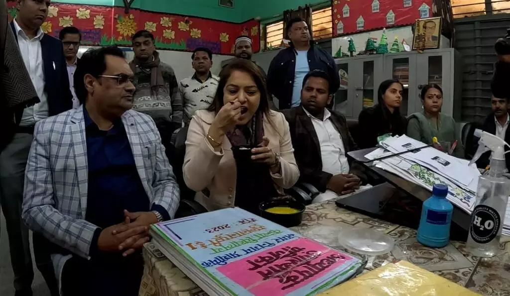 Mayor inspects Sultanpuri-B Ward