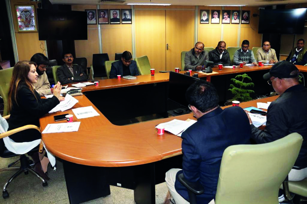 Mayor holds meeting with officials to review work of removing GVP