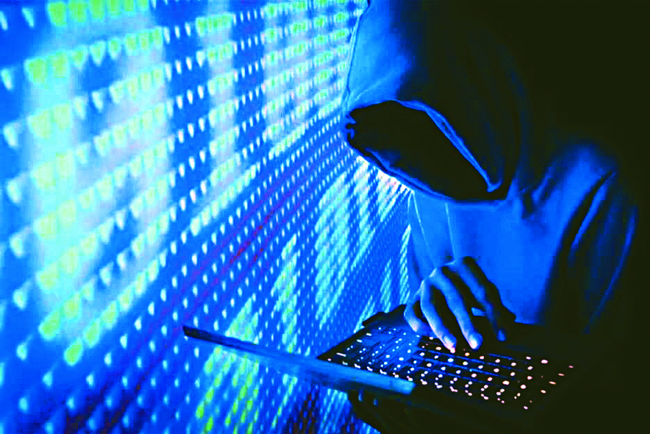 Police nab cyber cheat impersonating advocate