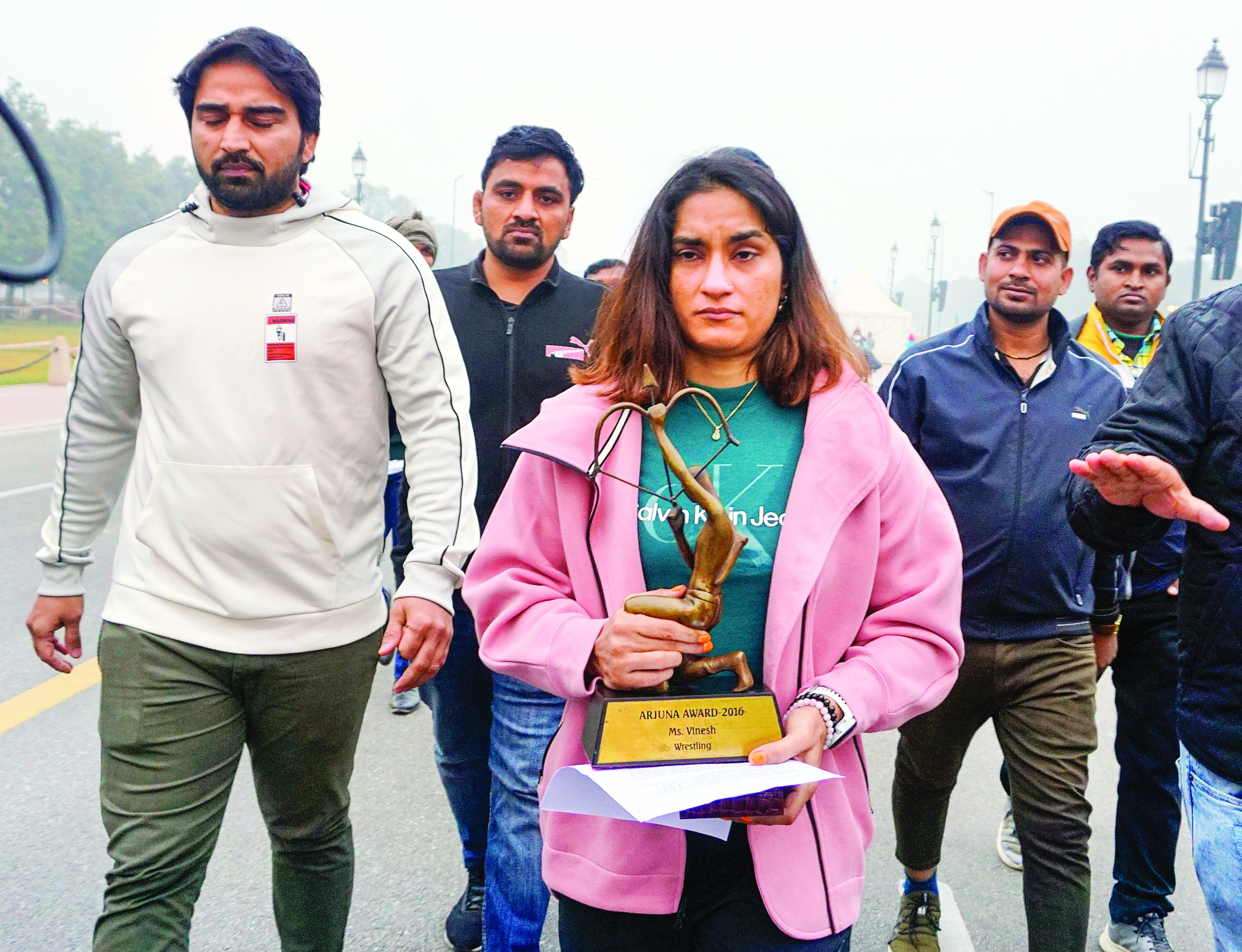 Vinesh returns her Arjuna & Khel Ratna awards Vinesh returns her Arjuna & Khel Ratna awards